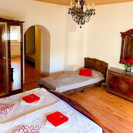 "Casa20200" 2 X Apartments Je 150Qm Fuer Business, Familien, Gruppen, Handwerker 15Min Von Berlin, Erdbeerhof, Outlet B5, 5Min Vom See Falkensee !! 2 Apartment Each 150Qm For Business , Families 15Min From Berlin!! Exterior foto