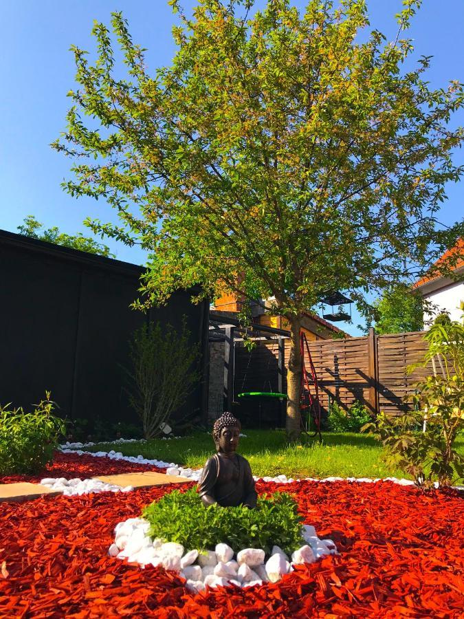 "Casa20200" 2 X Apartments Je 150Qm Fuer Business, Familien, Gruppen, Handwerker 15Min Von Berlin, Erdbeerhof, Outlet B5, 5Min Vom See Falkensee !! 2 Apartment Each 150Qm For Business , Families 15Min From Berlin!! Exterior foto