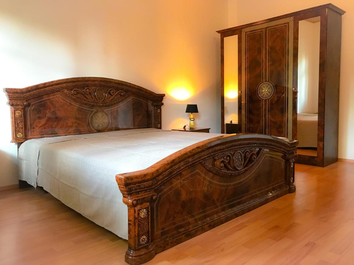 "Casa20200" 2 X Apartments Je 150Qm Fuer Business, Familien, Gruppen, Handwerker 15Min Von Berlin, Erdbeerhof, Outlet B5, 5Min Vom See Falkensee !! 2 Apartment Each 150Qm For Business , Families 15Min From Berlin!! Exterior foto