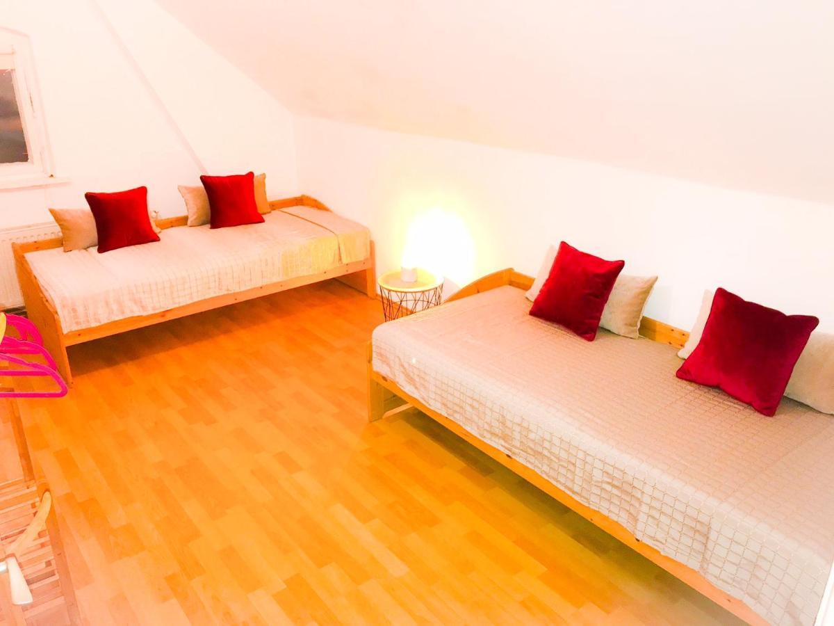 "Casa20200" 2 X Apartments Je 150Qm Fuer Business, Familien, Gruppen, Handwerker 15Min Von Berlin, Erdbeerhof, Outlet B5, 5Min Vom See Falkensee !! 2 Apartment Each 150Qm For Business , Families 15Min From Berlin!! Exterior foto