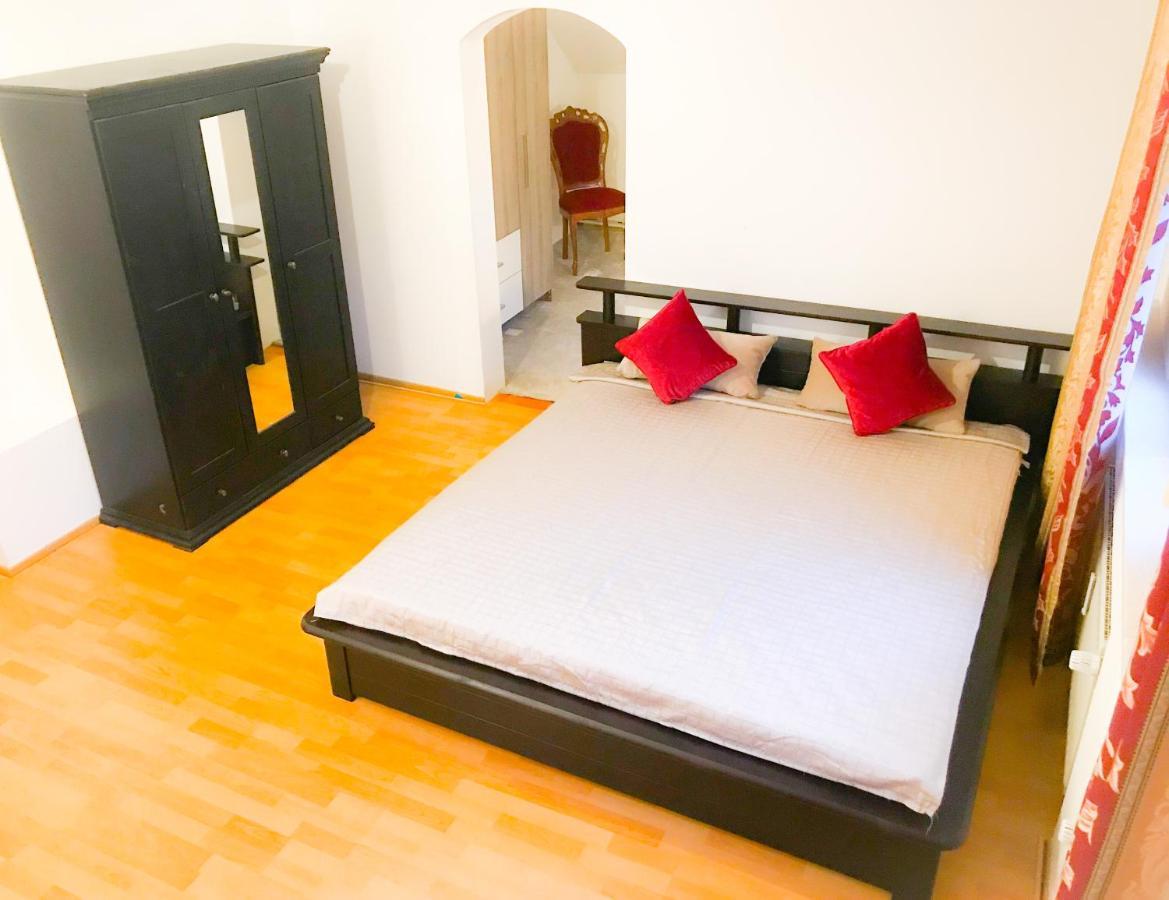 "Casa20200" 2 X Apartments Je 150Qm Fuer Business, Familien, Gruppen, Handwerker 15Min Von Berlin, Erdbeerhof, Outlet B5, 5Min Vom See Falkensee !! 2 Apartment Each 150Qm For Business , Families 15Min From Berlin!! Exterior foto
