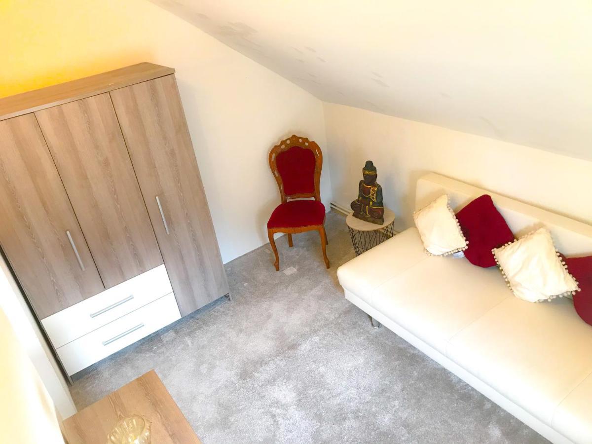 "Casa20200" 2 X Apartments Je 150Qm Fuer Business, Familien, Gruppen, Handwerker 15Min Von Berlin, Erdbeerhof, Outlet B5, 5Min Vom See Falkensee !! 2 Apartment Each 150Qm For Business , Families 15Min From Berlin!! Exterior foto