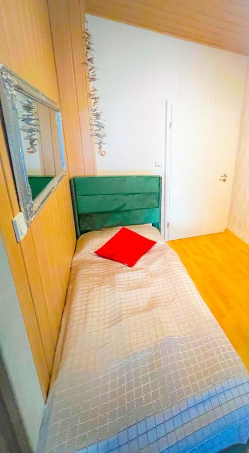 "Casa20200" 2 X Apartments Je 150Qm Fuer Business, Familien, Gruppen, Handwerker 15Min Von Berlin, Erdbeerhof, Outlet B5, 5Min Vom See Falkensee !! 2 Apartment Each 150Qm For Business , Families 15Min From Berlin!! Exterior foto